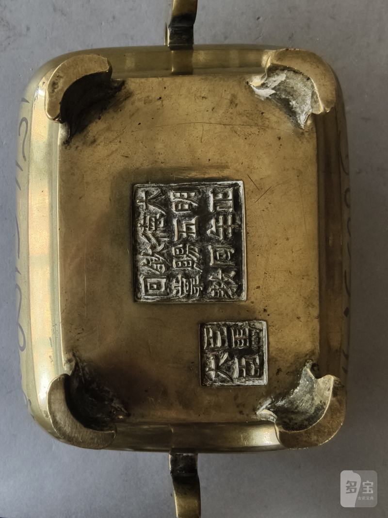 A gold-colored bronze censer on four legs with copper-inlaid Arabic inscription - 图14